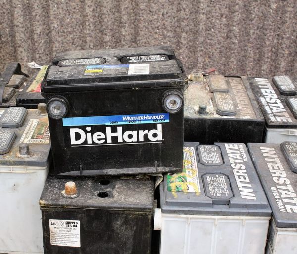 Jak naložit se starým, opotřebeným akumulátorem?